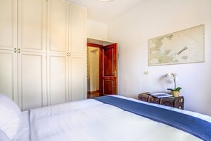 2 quartos, ferros/tábuas de passar roupa, Wi-Fi, roupa de cama