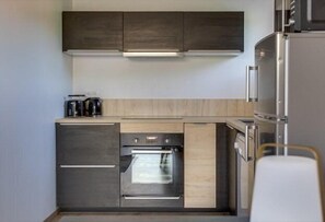 Refrigerador, horno, lavavajillas, cafetera/tetera