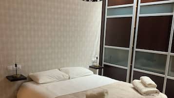 2 chambres, fer et planche à repasser, lit parapluie, Wi-Fi