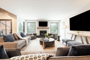 Smart-tv och eldstad