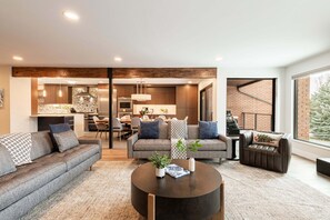 Smart TV y chimenea 