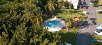 Villa Papaya — Garden Views & Family Comfort