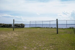 Sports court - Billfish Bungalow | 1950 ft to the beach | Dog Friendly and Hot Tub (Nags Head)