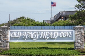 Property grounds - Billfish Bungalow | 1950 ft to the beach | Dog Friendly and Hot Tub (Nags Head)