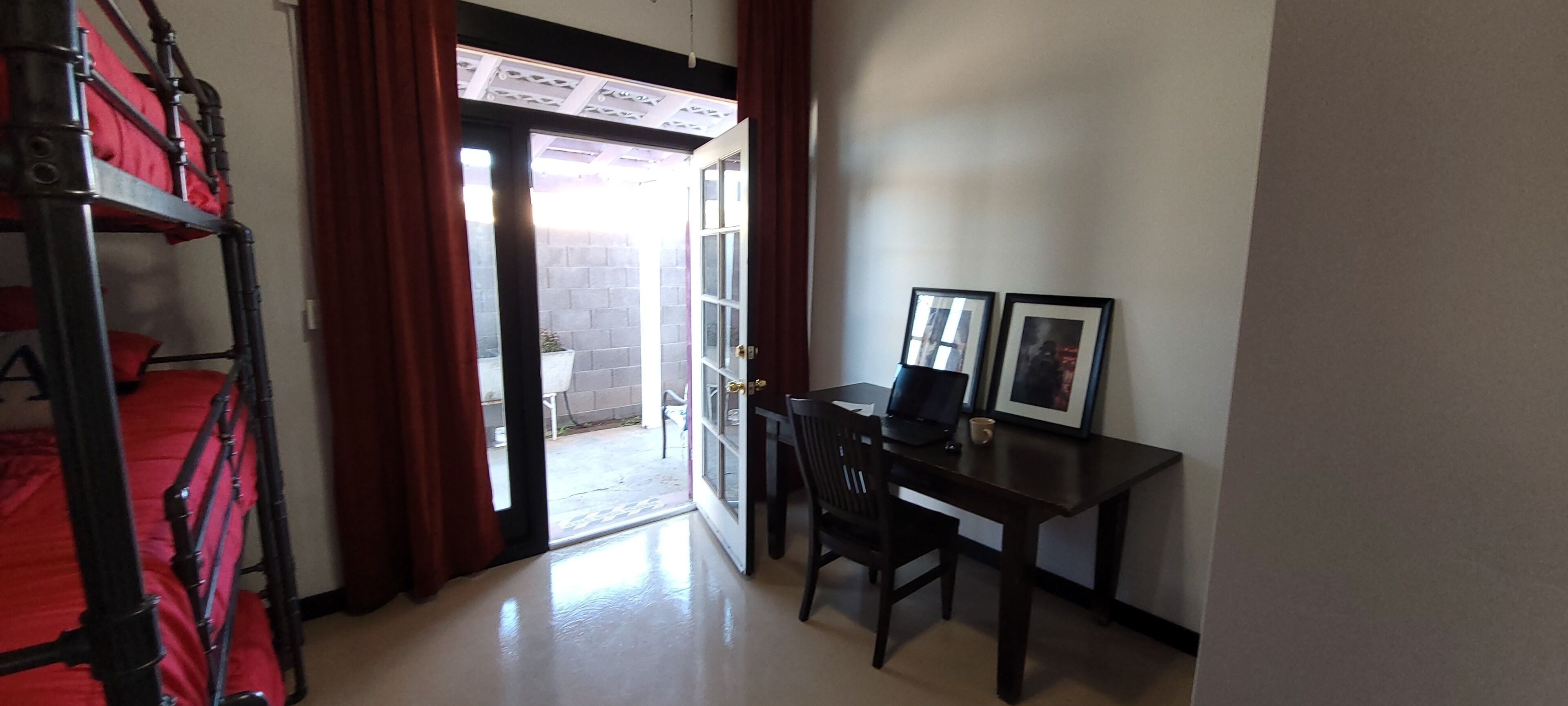 2 habitaciones, tabla de planchar con plancha, wifi y ropa de cama 