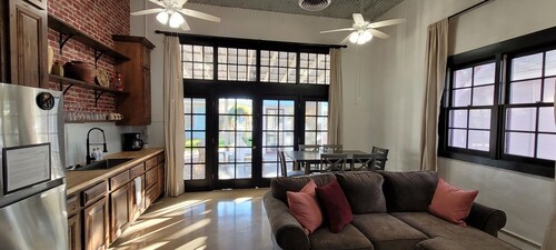 Historic Firehouse within a short stroll to Downtown Chandler, 2 beds, 1 bath,  