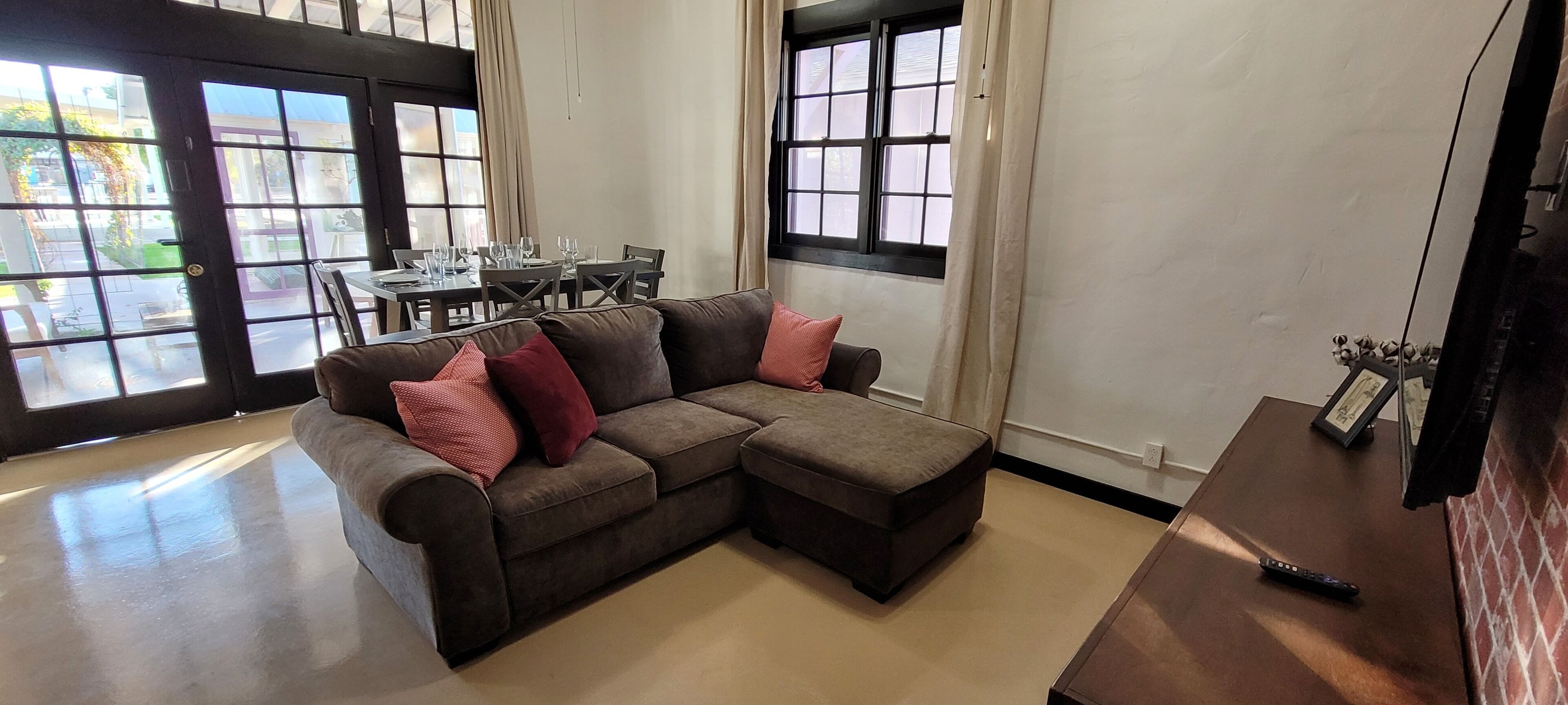 Historic Firehouse Within A Short Stroll To Downtown Chandler, 2 Beds, 1 Bath, - Chandler, AZ