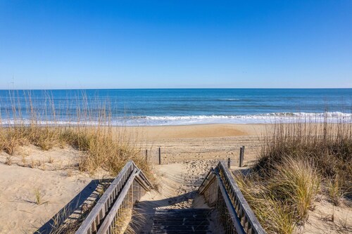 The Sand Dollar: Oceanfront Condo, Community Pool, Great Ocean Views!