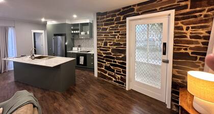 3 Bedroom Apt City, with Yard, Pet Friendly