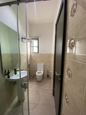 Superior Room | Bathroom | Towels