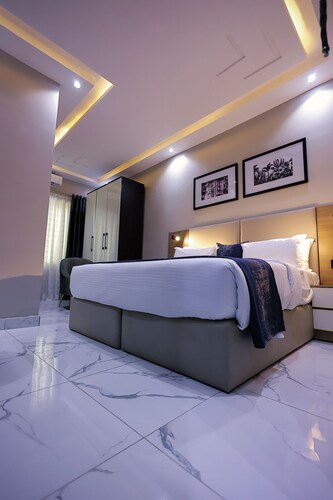 Ringruby Hotel, Oduduwa Way