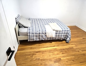 3 chambres, fer et planche à repasser, Wi-Fi, draps fournis