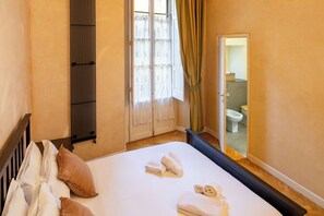 3 Schlafzimmer, Schreibtisch, Bügeleisen/Bügelbrett, Reisekinderbett