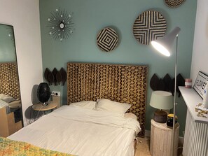 3 bedrooms, iron/ironing board, bed sheets