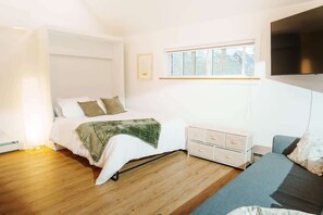 1 bedroom, desk, iron/ironing board, WiFi