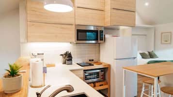 Fridge, microwave, dishwasher, coffee/tea maker