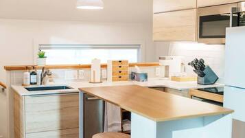 Fridge, microwave, dishwasher, coffee/tea maker