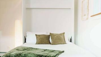 1 bedroom, desk, iron/ironing board, WiFi