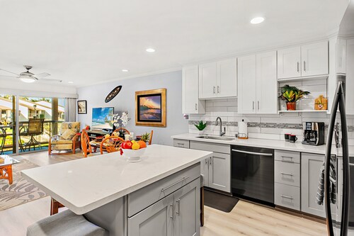 Modern-style condo with beautiful ocean views