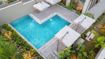 Seasonal outdoor pool, pool umbrellas, sun loungers