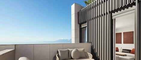 Suite, 1 slaapkamer, terras, uitzicht op de stad | Een kluis op de kamer, individueel gedecoreerd, individueel gemeubileerd