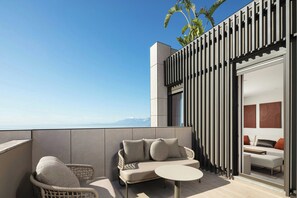 Suite - 1 soveværelse - terrasse - byudsigt | Pengeskab på værelset, individuelt design, individuel indretning