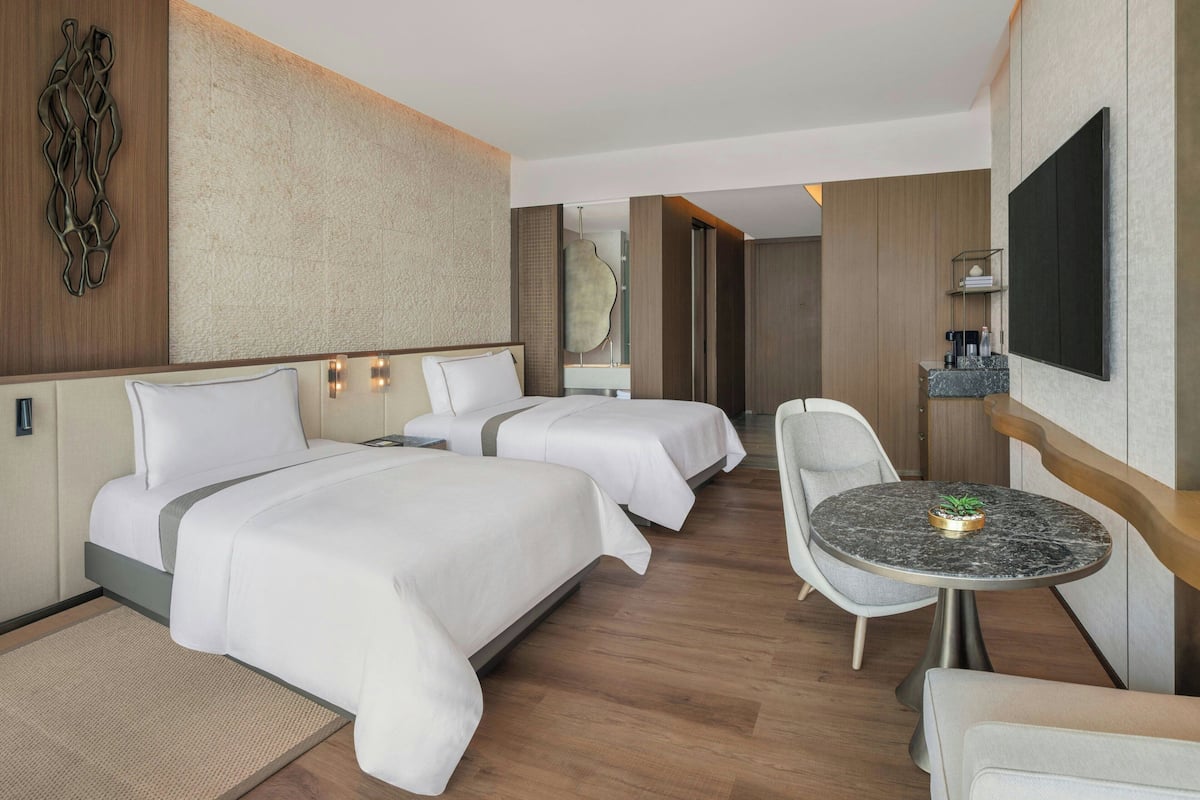 Deluxe Room, 1 Twin Bed, Balcony, Ocean View (Balcony) | Individually decorated, individually furnished, desk, iron/ironing board