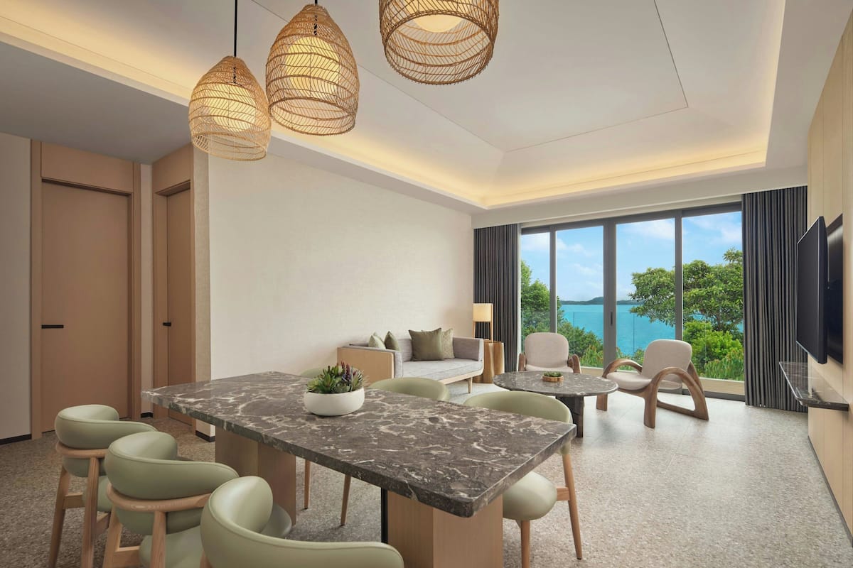 Villa, 2 Schlafzimmer, Meerblick | Wohnzimmer | 65-Zoll-Smart-TV mit Digitalempfang, Kinderspielzeug