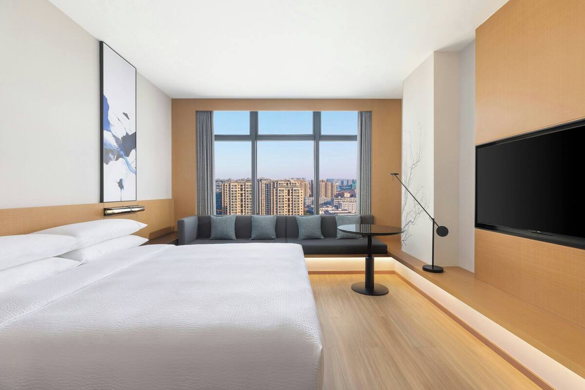 高級客房, 1 張 特大雙人床, 城市景 | 房內夾萬、手提電腦工作空間、遮光窗簾/窗簾、免費嬰兒床