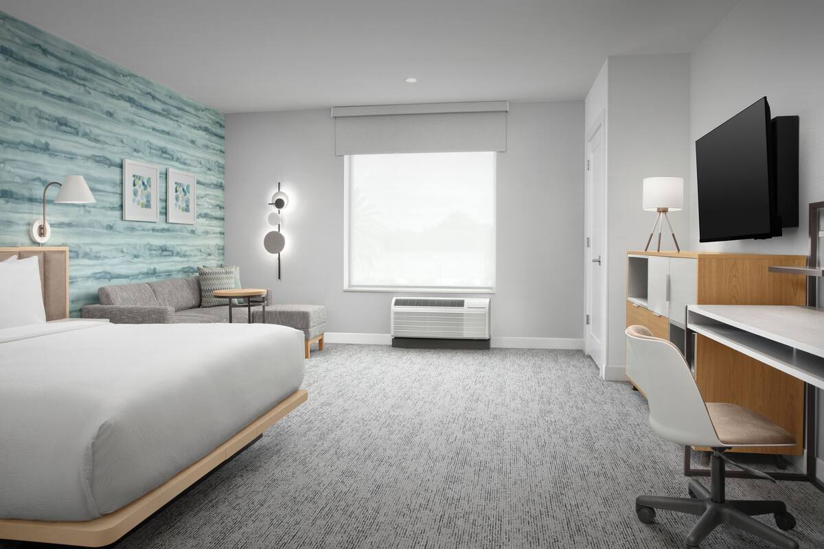 สตูดิโอ, เตียงคิงไซส์ 1 เตียง และโซฟาเบด (Mobility/Hearing Accessible, Tub) | เครื่องนอนป้องกันสารก่อภูมิแพ้, ตู้นิรภัยในห้องพัก, โต๊ะทำงาน