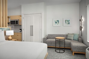 Hypoallergeen beddengoed, een kluis op de kamer, een bureau