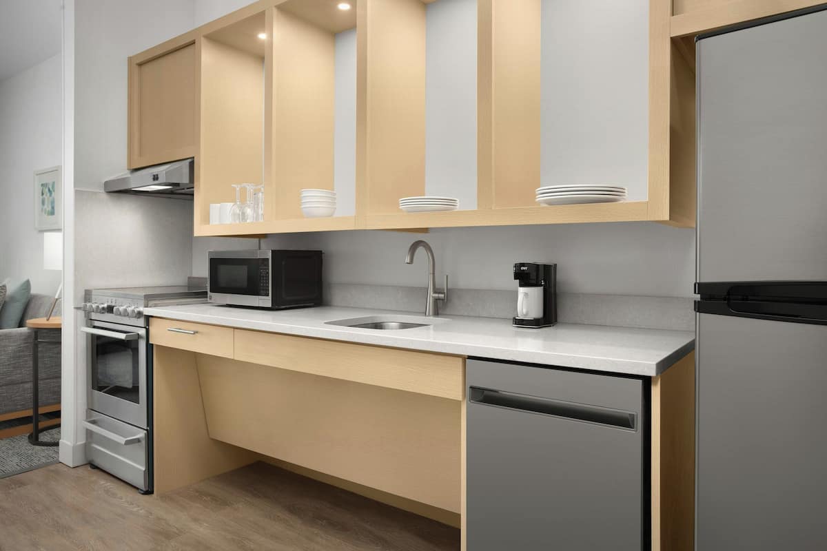 Suite, 1 Bedroom | Hypo-allergenic bedding, in-room safe, desk, laptop workspace
