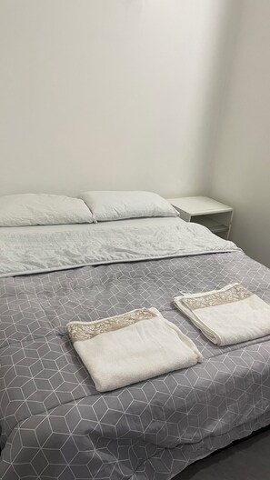 1 habitación, tabla de planchar con plancha, wifi y ropa de cama 