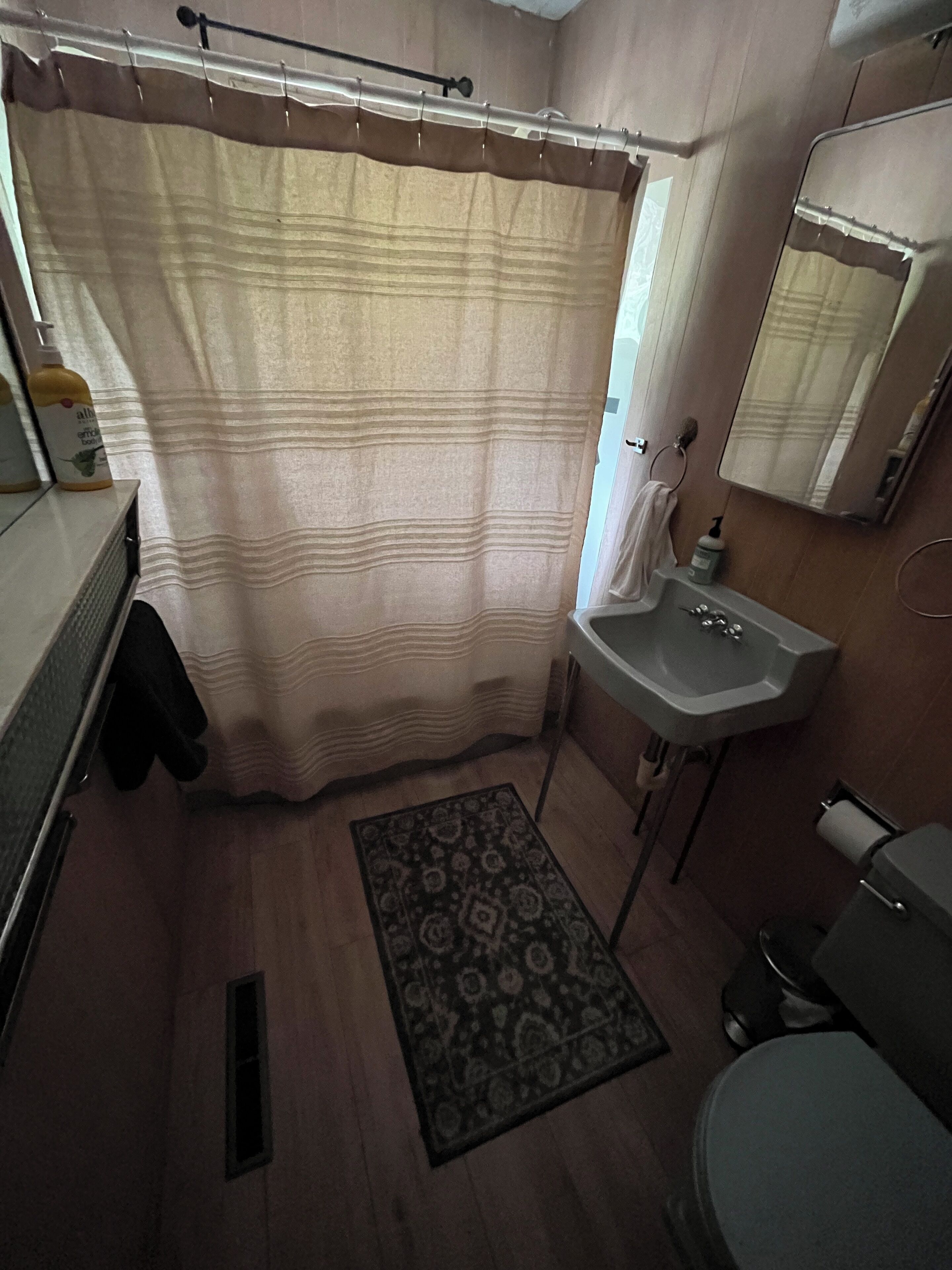 Umweltfreundliche Kosmetikartikel, Handtücher, Seife, Shampoo