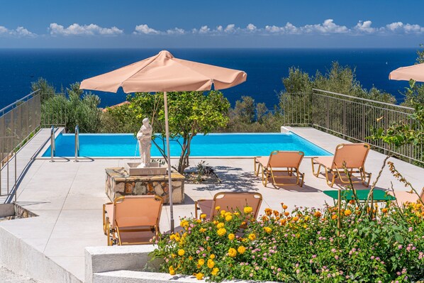 Pool - Private Pool Villa in Beautiful Kefalonia (Vlachata)