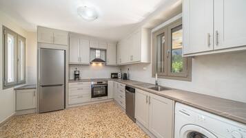 Réfrigérateur, micro-ondes, four, lave-vaisselle