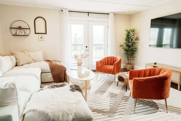 TV, fireplace, offices