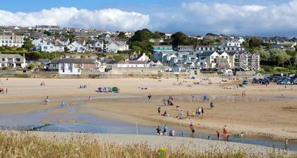 Cornwall Sea/Countryside Caravan with Hot Tub Family and Pet Friendly