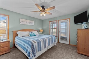 5 bedrooms, free WiFi, bed sheets - Oceanside Retreat with Ocean Views, Hot Tub & Short Walk to the Beach (Rodanthe)