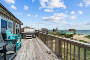 Terrace/patio - Oceanside Retreat with Ocean Views, Hot Tub & Short Walk to the Beach (Rodanthe)