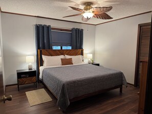 3 bedrooms, travel crib, bed sheets