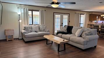 Smart TV, fireplace, table tennis