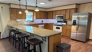 Private kitchen - Negreet Retreat#2 Clean Waterfront Midlake Toledo Bend Sleeps 12 with Hot Tub (Many)