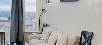 En-suite Room--Rainier Mountain View room, 7 mins to Tacoma Dome