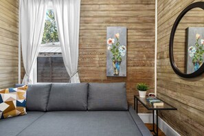 3 soverom, skrivebord, wi-fi (inkludert) og sengetøy