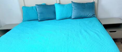 3 slaapkamers, reisbedje, gratis wifi, beddengoed