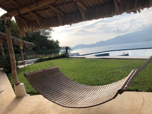 🌴 Live the Paradise in Acapulco with Bay View 🌊 