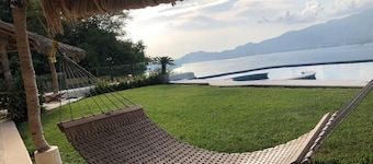 🌴 Live the Paradise in Acapulco with Bay View 🌊