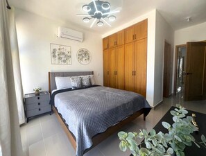 3 slaapkamers, een strijkplank/strijkijzer, wifi, beddengoed