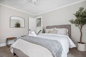 3 chambres, bureau, fer et planche à repasser, accès au Wi-Fi (inclus)